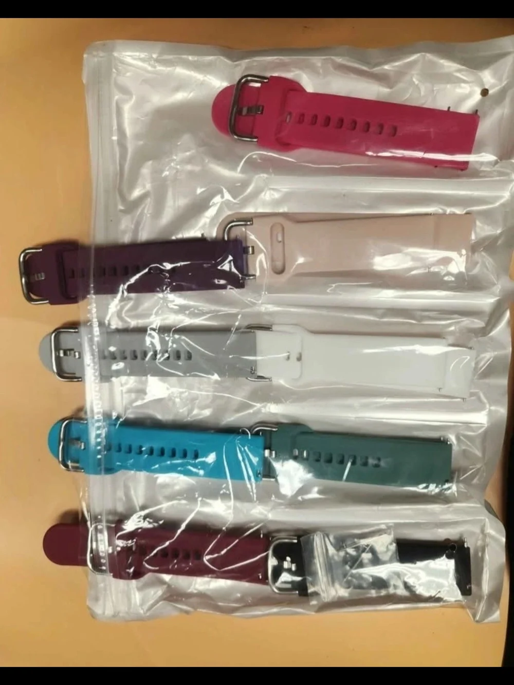 Smartwatch Galaxy 4 with Interchangeable Blue Strap and Charger.